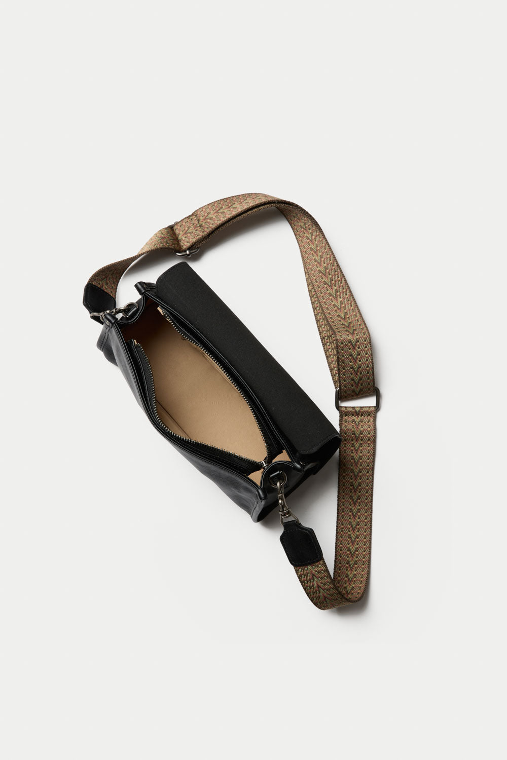 תיק עור מאי